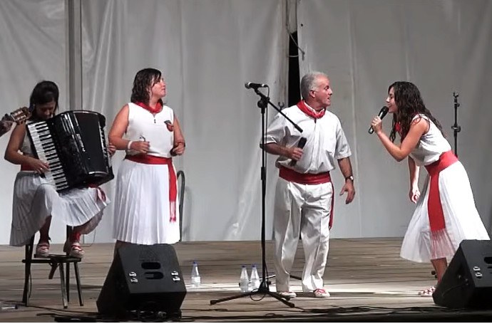 Jotas a cargo del grupo La Ribera Canta