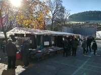 Arropa eta ehunkien azoka lekuz aldatuko da, plaza ondoko gunearen egokitze lanak direla eta