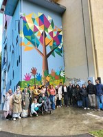 Bizipoza eskolak mural parte-hartzailea osatu du Eltzian, pumptrack eremuaren ondoan