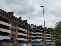 Hasi dira Oñatiko argiteria publikoa berritzeko lanak egiten