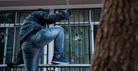 Hutsik dauden etxebizitza edo lokalak zaintzapean mantentzeko gomendioa zabaldu da udaltzaingotik