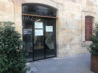 Lau administrari eta HAZeko arduradun plaza betetzeko deialdia zabaldu du Udalak