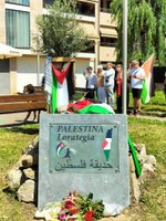 Loiuko gertaerak eta herri ekimen eta mobilizazioak kriminalizatzea salatu ziren Palestina lorategia izendatzeko ekitaldian