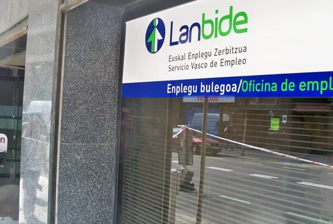 Pitinka baina langabeziak beheranzko bideari eusten dio gurean